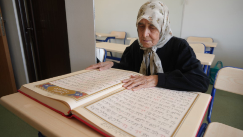 87 yaşında Kur’an-ı Kerim okumayı öğrendi