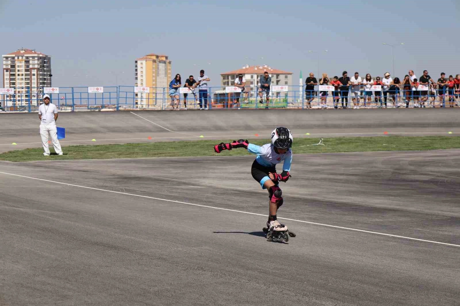 Karaman’da düzenlenen ‘Tekerlekli Paten Türkiye Şampiyonası’ başladı
