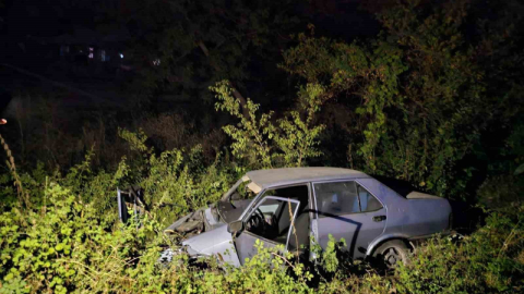 Bursa’da kontrolden çıkan otomobil şarampole uçtu: 2 yaralı