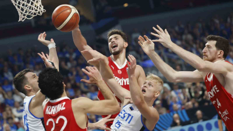 12 Dev Adam dört dörtlük