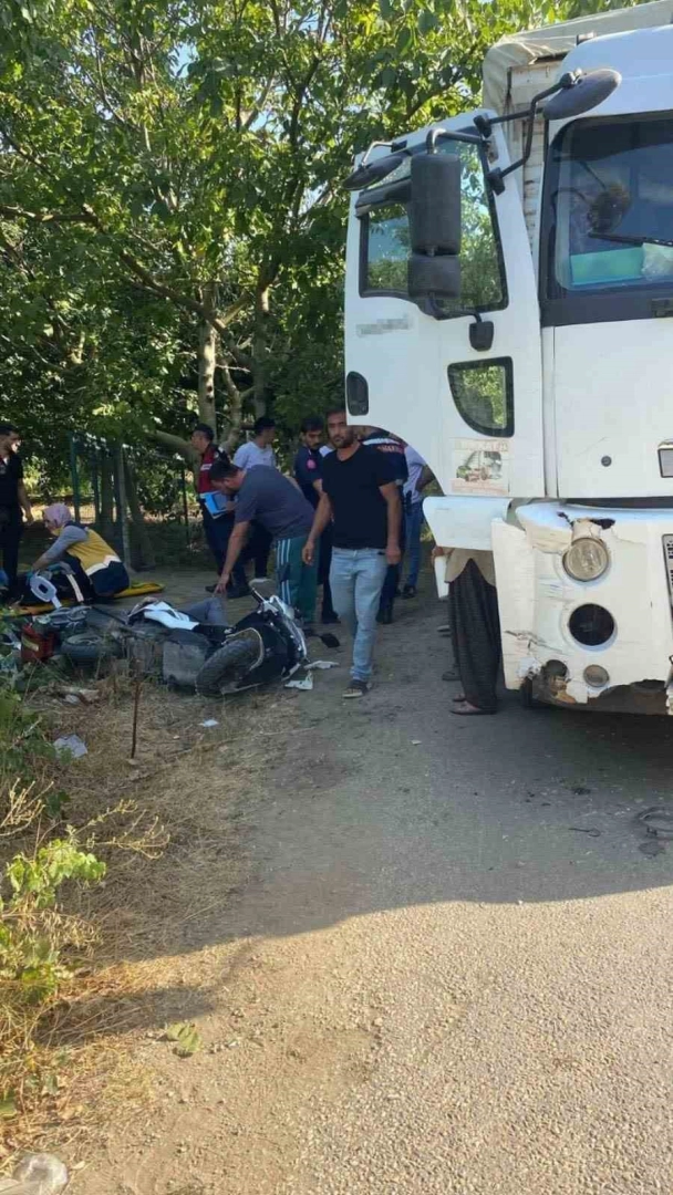 Bursa’da kamyon ile çarpışan motosiklettekilerden biri hayatını kaybetti
