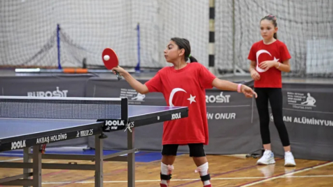 Osmangazi'de minik raketler kıyasıya mücadele etti