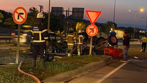 Traktöre çarpıp yanan otomobildeki anne-kız yaralandı