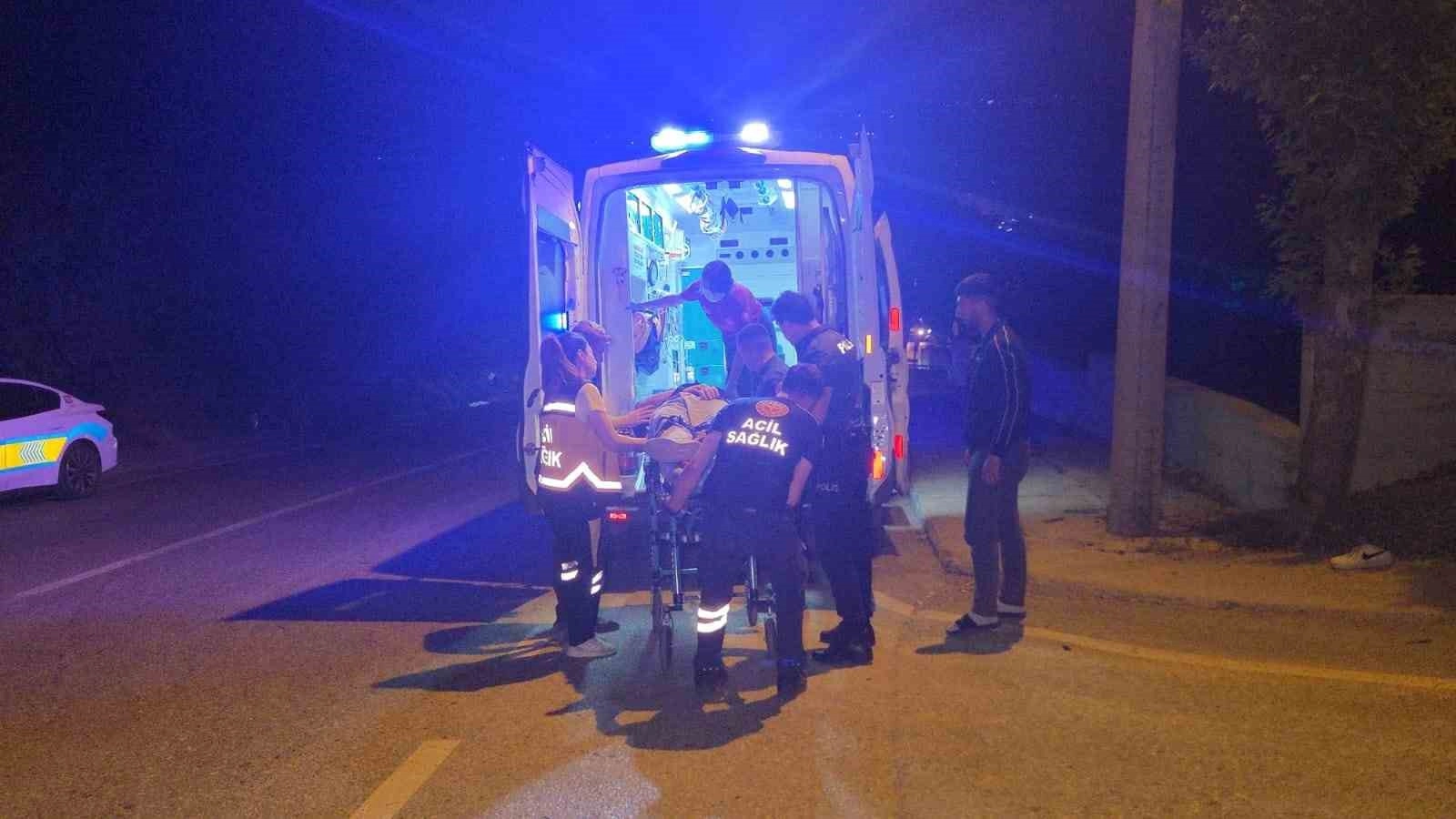 Bursa’da motosiklet otomobille çarpıştı, 2 kardeş yaralandı
