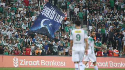 Bursaspor taraftarı Doğu Türkistan'ı da unutmadı
