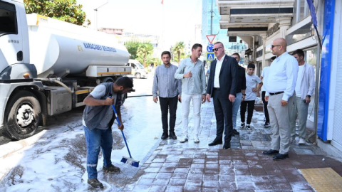 Karacabey Belediyesi’nden ana arterlerde yoğun temizlik mesaisi