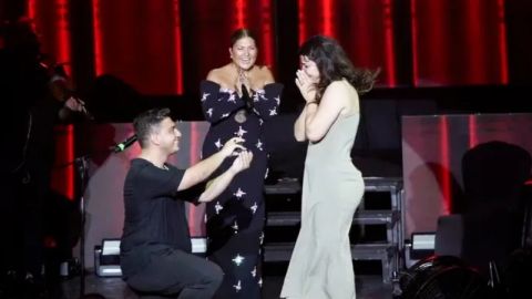 Sibel Can'ın sahnesinde unutulmaz teklif