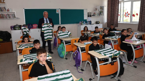 Başkan Şadi Özdemir’den “Okula hoş geldin” hediyesi