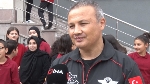 İlk Türk Astronot Alper Gezeravcı öğrencilerle buluştu
