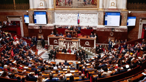 Fransa'da hükümet düştü