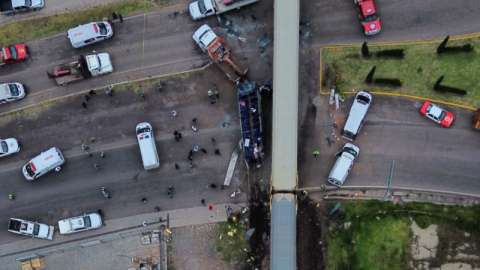 Meksika’da tren yolcu otobüsüne çarptı