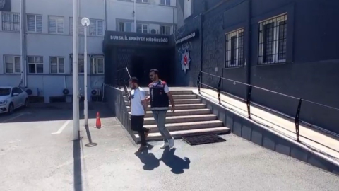 ATM’ye geleni sahte dekontla dolandırdı