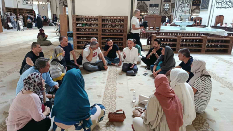 Bursalı rehberlere Ulu Cami’de hat sanatı eğitimi