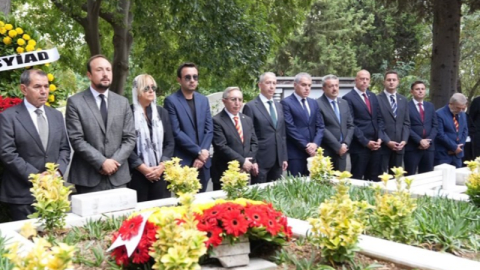 Metin Oktay, kabri başında dualarla anıldı