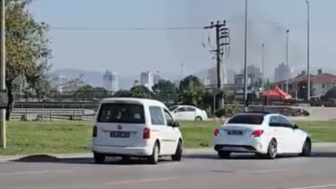 Anayolda geri geri ilerledi, kazaya karıştı