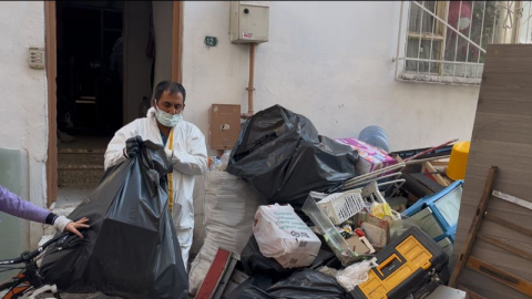 Çöp evde adım atacak yer bulunamadı