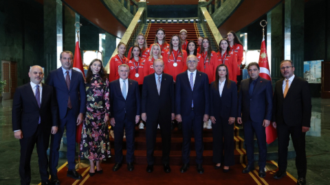 Cumhurbaşkanı Erdoğan, A Milli Kadın Voleybol Takımı’nı kabul etti