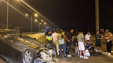 Futbolcular kazaya denk geldi, yaralılara müdahale etti