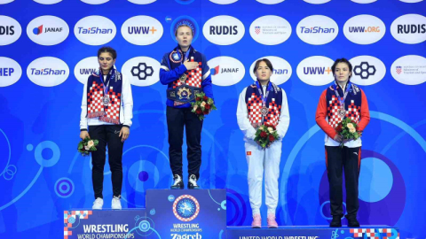 Milli güreşçi Nesrin Baş, dünya ikincisi