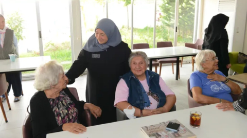 Nilüferli kadınlardan huzurevinde sıcak buluşma