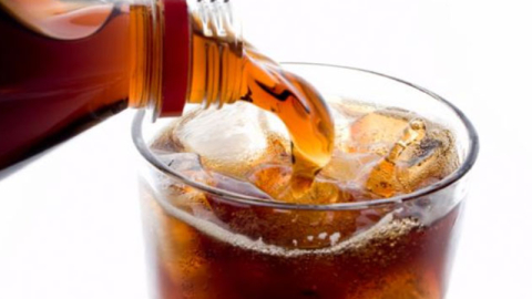 Su ihtiyacını asitli içeceklerle karşılamak büyük risk taşıyor