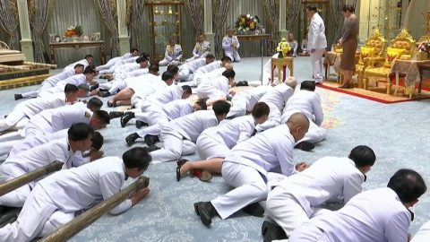 Tayland'da yeni hükümet göreve başladı