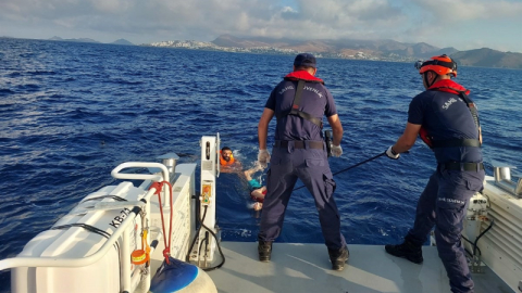 Yüzerek Yunan adalarına geçmeye çalıştılar