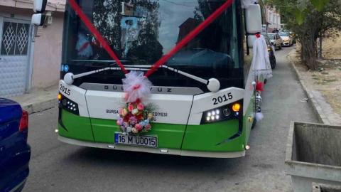 Bursa’da otobüs gelin arabası gibi süslendi
