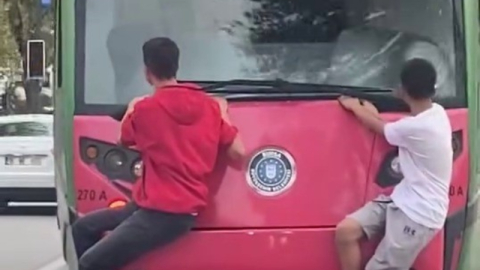 Bursa’da çocukların tehlikeli yolculuğu kamerada