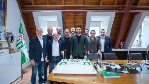 Başkan Enes Çelik’e doğum günü sürprizi