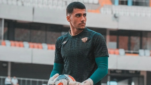 Bursaspor'da genç eldivene profesyonel imza