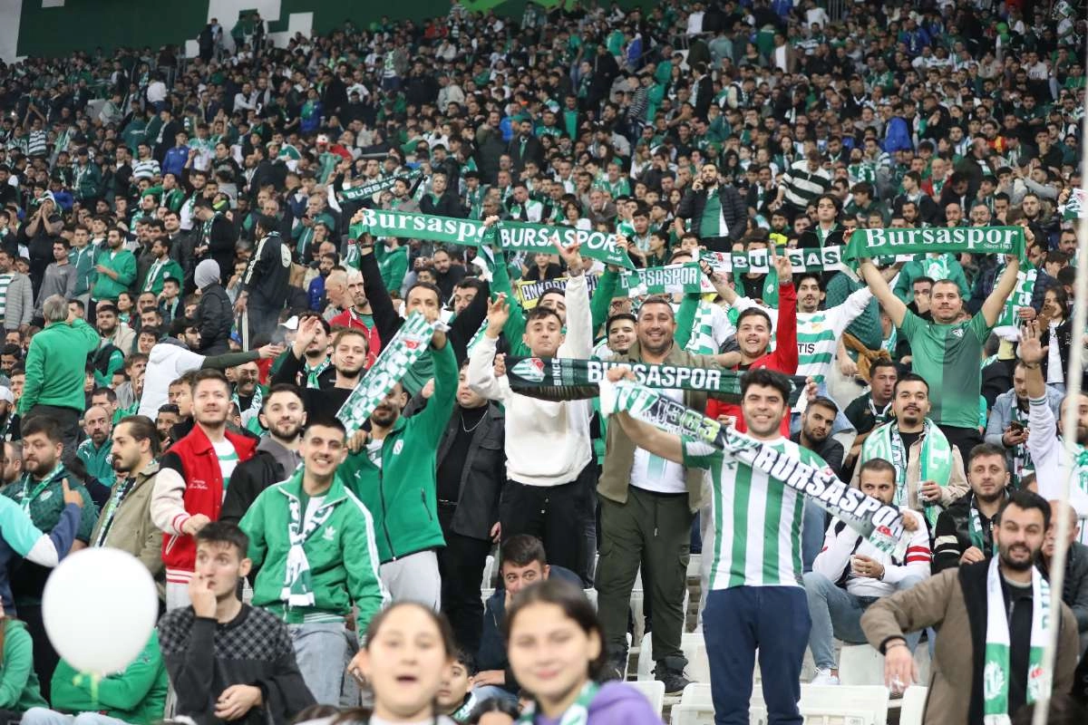 (FOTO GALERİ) Bursaspor-Menemen FK Taraftar Fotoğrafları-1