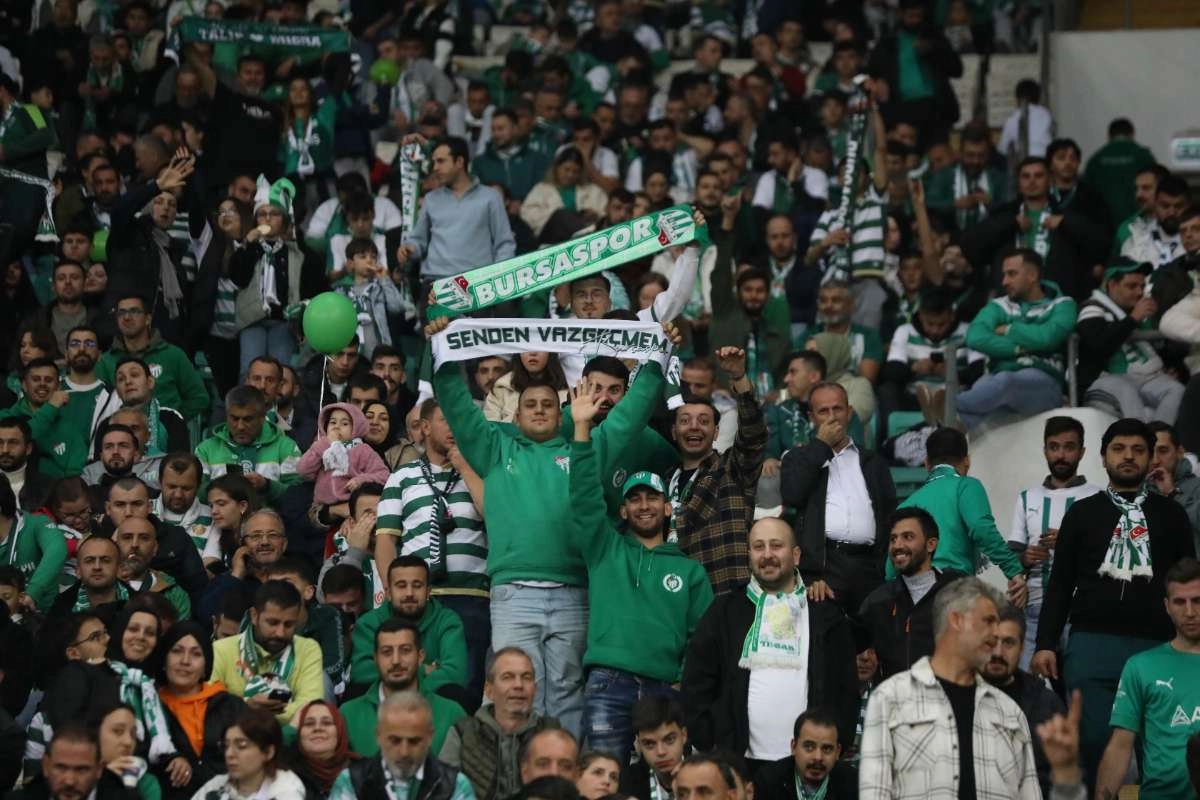 (FOTO GALERİ) Bursaspor-Menemen FK Taraftar Fotoğrafları-1