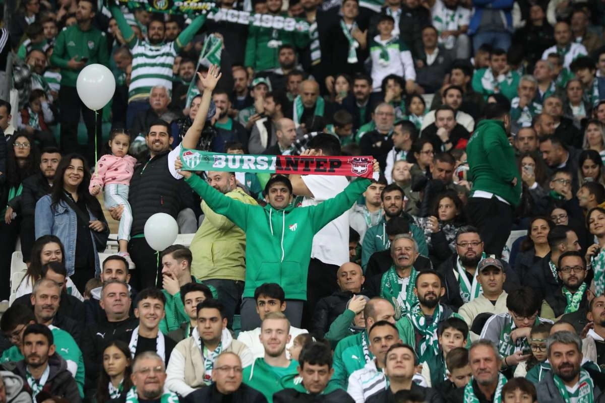 (FOTO GALERİ) Bursaspor-Menemen FK Taraftar Fotoğrafları-1