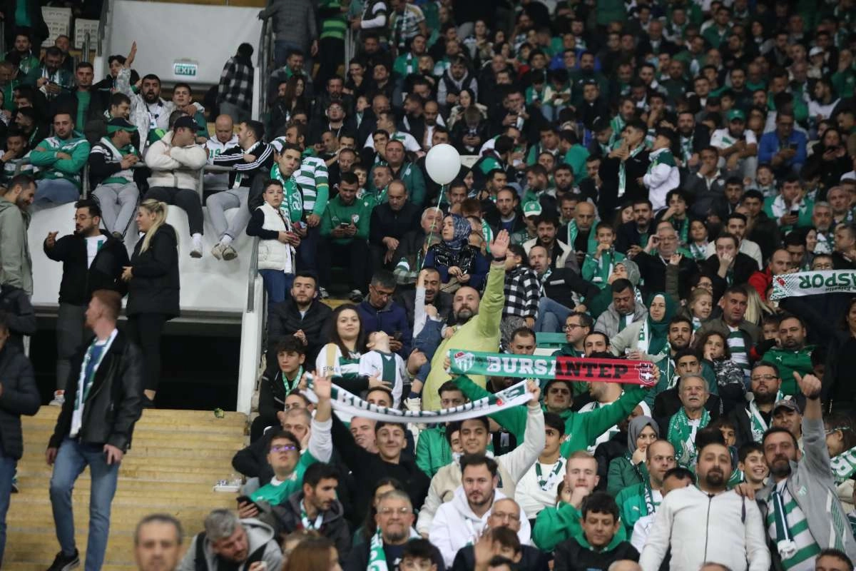 (FOTO GALERİ) Bursaspor-Menemen FK Taraftar Fotoğrafları-1