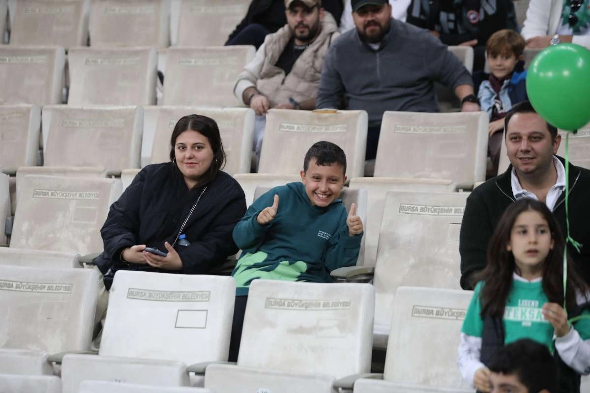 (FOTO GALERİ) Bursaspor-Menemen FK Taraftar Fotoğrafları-1