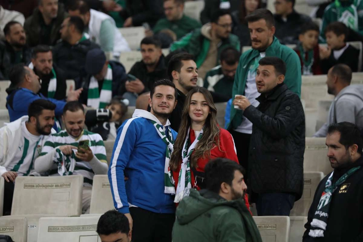 (FOTO GALERİ) Bursaspor-Menemen FK Taraftar Fotoğrafları-1