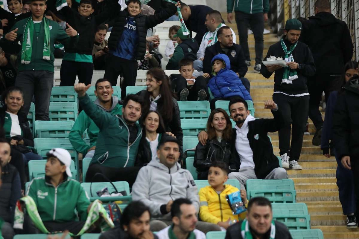 (FOTO GALERİ) Bursaspor-Menemen FK Taraftar Fotoğrafları-1