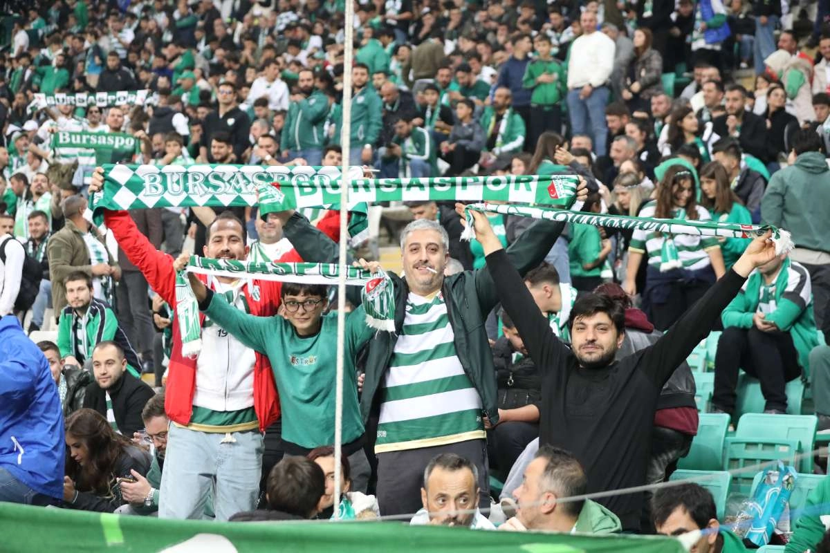 (FOTO GALERİ) Bursaspor-Menemen FK Taraftar Fotoğrafları-1