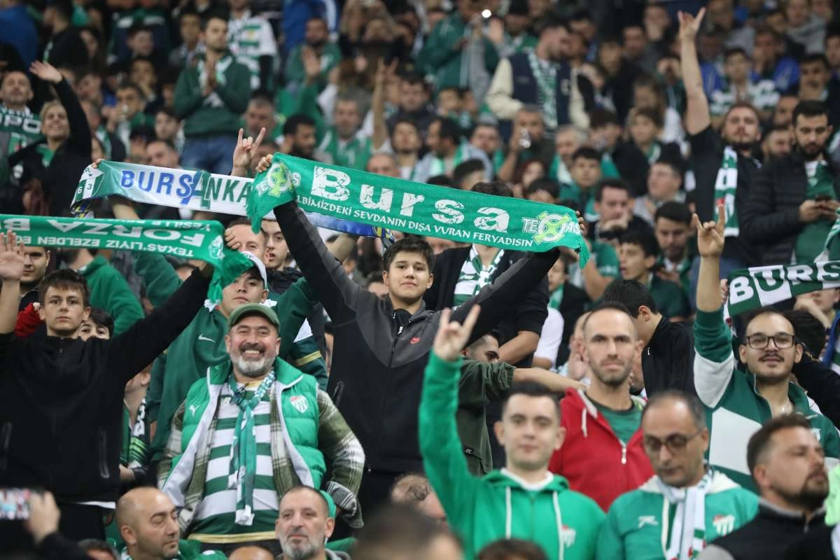 (FOTO GALERİ) Bursaspor-Menemen FK Taraftar Fotoğrafları-1