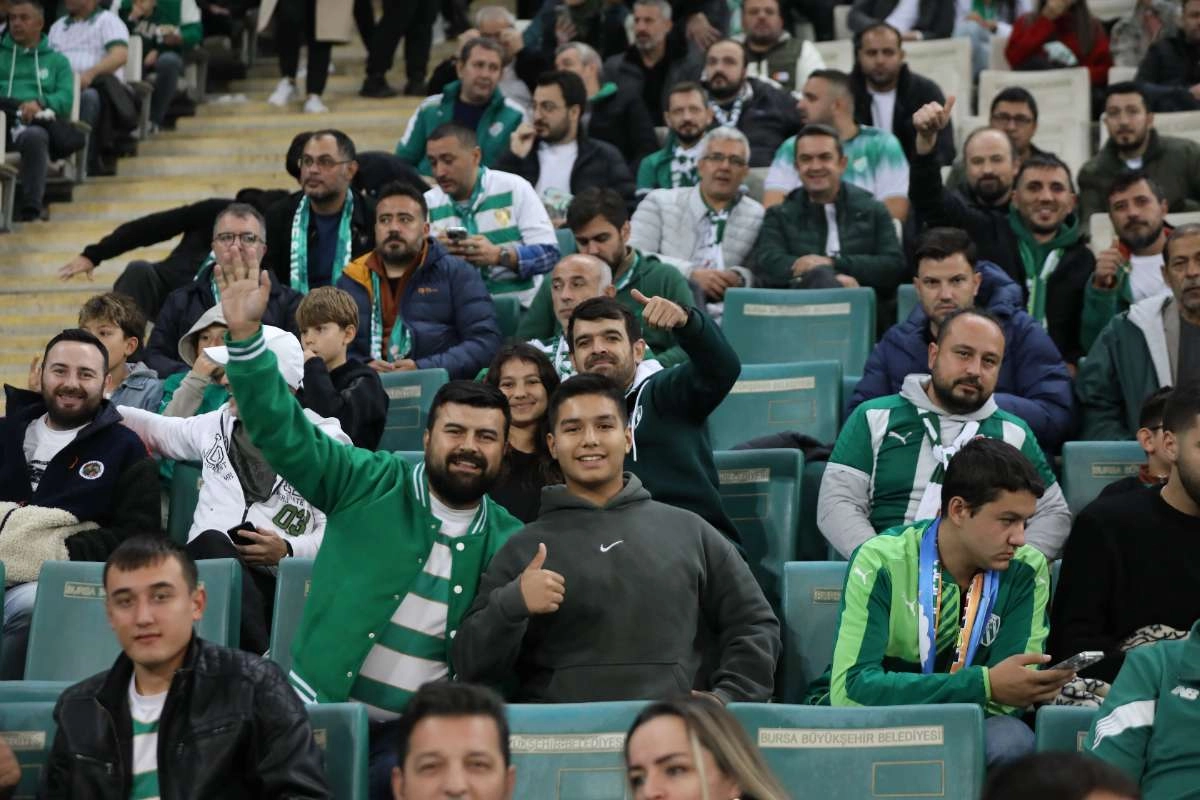 (FOTO GALERİ) Bursaspor-Menemen FK Taraftar Fotoğrafları-1