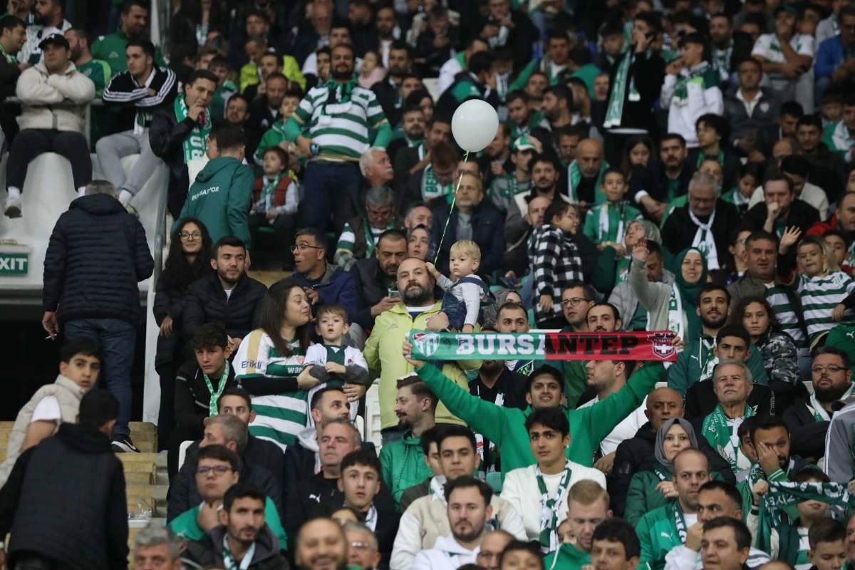 (FOTO GALERİ) Bursaspor-Menemen FK Taraftar Fotoğrafları-1