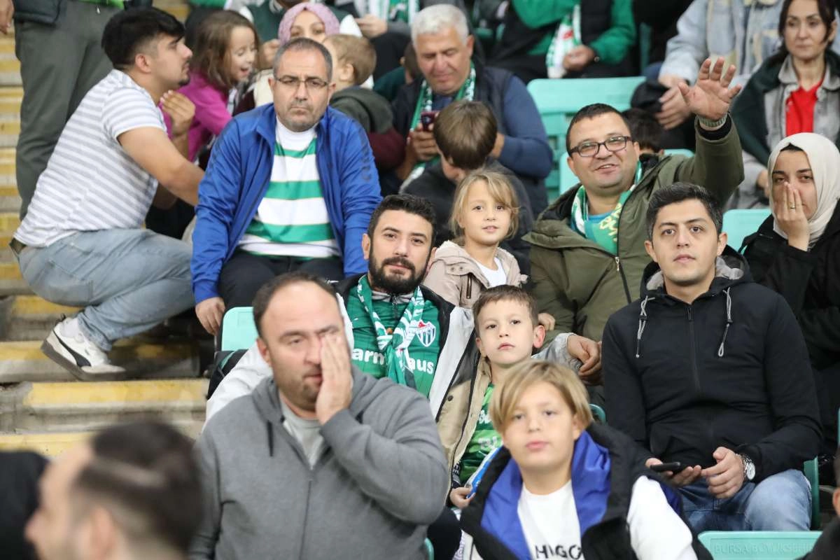 (FOTO GALERİ) Bursaspor-Menemen FK Taraftar Fotoğrafları-1