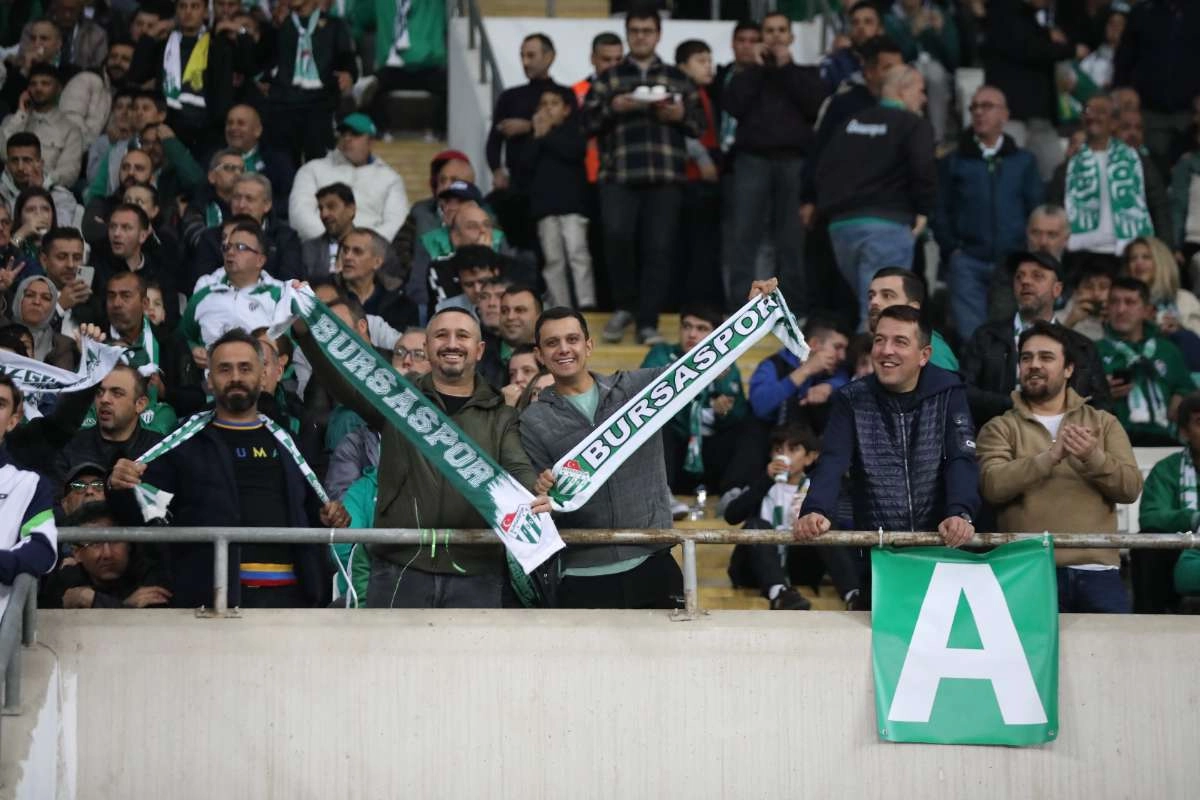 (FOTO GALERİ) Bursaspor-Menemen FK Taraftar Fotoğrafları-1