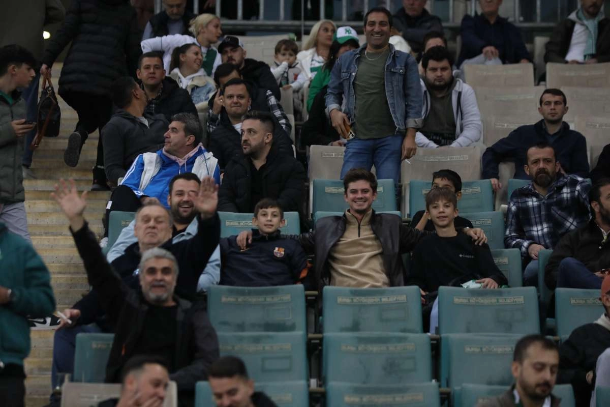 (FOTO GALERİ) Bursaspor-Menemen FK Taraftar Fotoğrafları-1