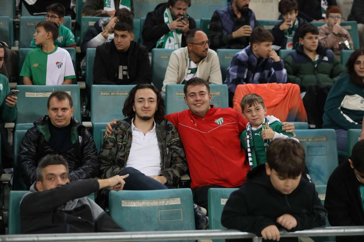 (FOTO GALERİ) Bursaspor-Menemen FK Taraftar Fotoğrafları-1