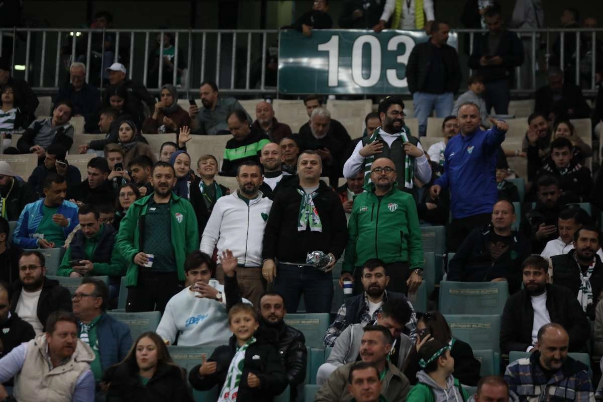 (FOTO GALERİ) Bursaspor-Menemen FK Taraftar Fotoğrafları-1