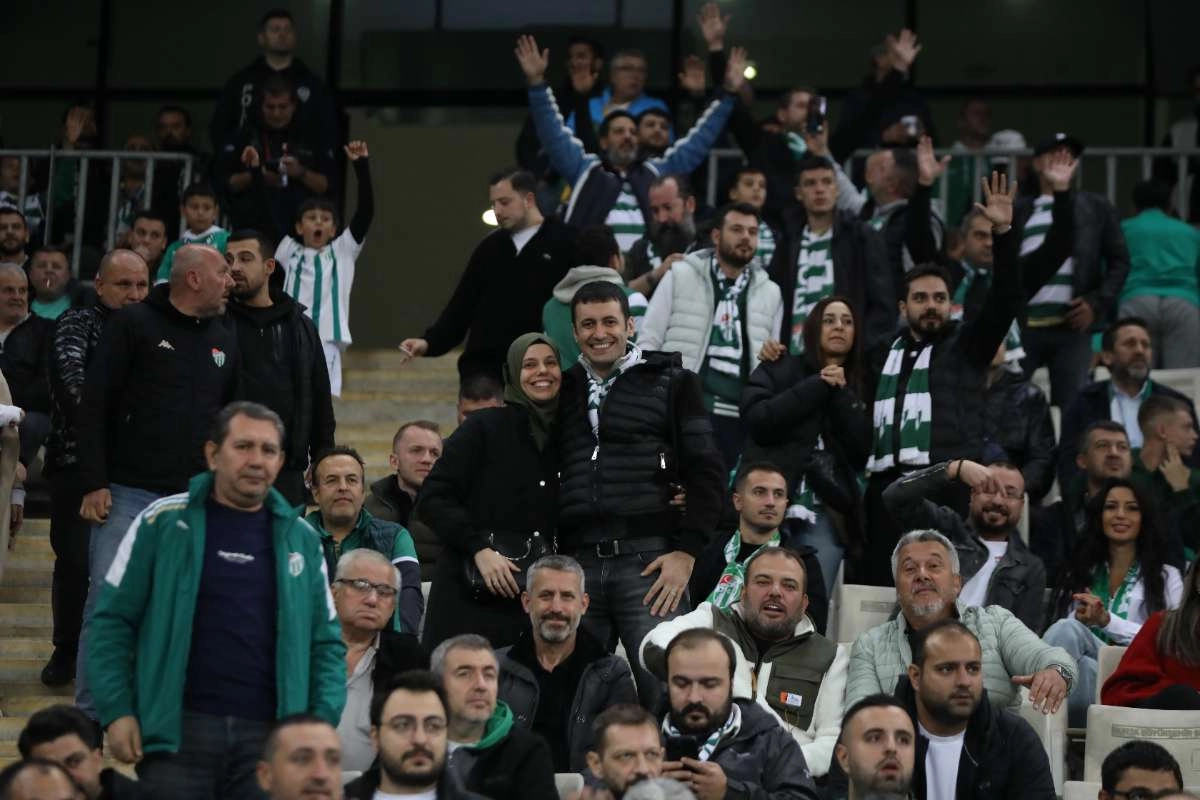 (FOTO GALERİ) Bursaspor-Menemen FK Taraftar Fotoğrafları-1