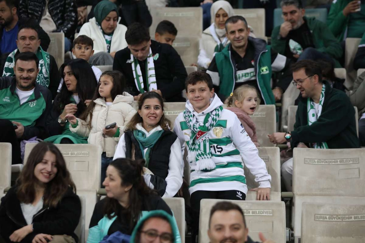 (FOTO GALERİ) Bursaspor-Menemen FK Taraftar Fotoğrafları-1
