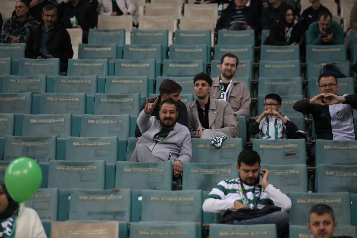 (FOTO GALERİ) Bursaspor-Menemen FK Taraftar Fotoğrafları-1